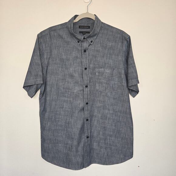 Banana Republic Men’s Blue Button down Casual shirt. Size large. - Picture 1 of 4